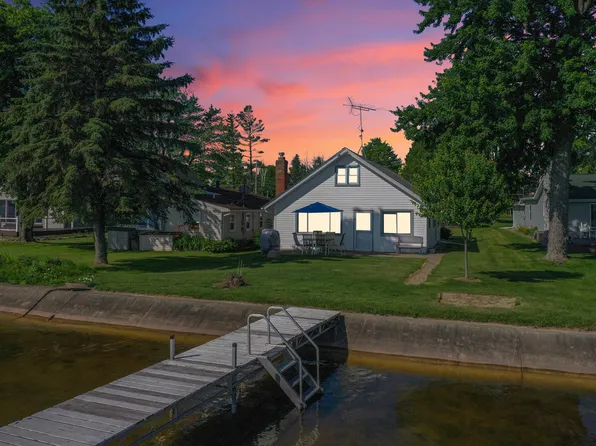 12328 W Shore Dr, Houghton Lake, MI 48629