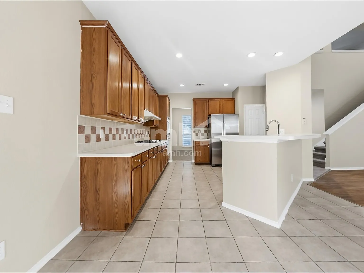 3 bed, 2.5 bath, 2800 sqft, $2,600 — Photo 4