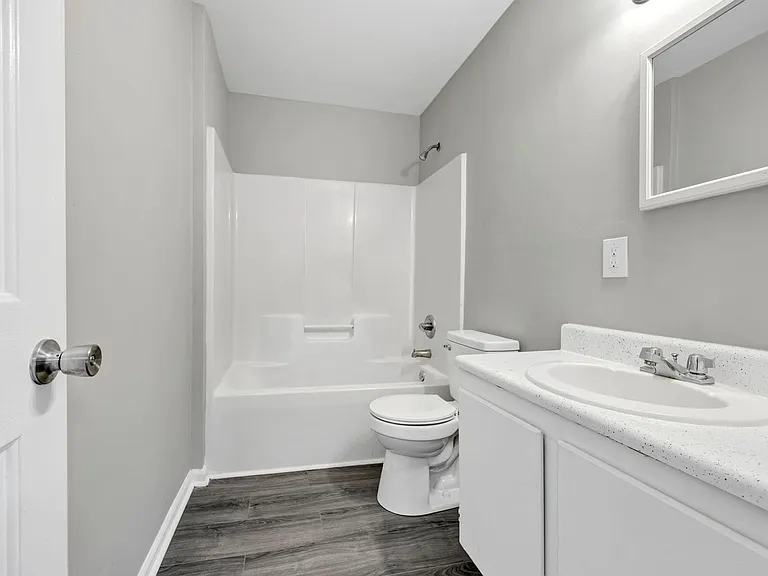 Rose Hill Garden Apartments — Photo 30
