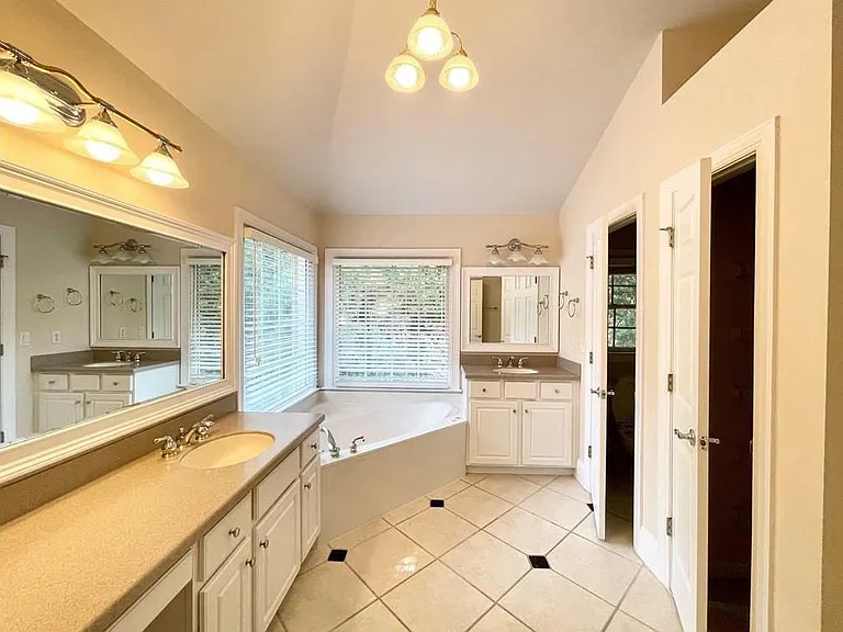 455 Wembley Cir — Photo 28