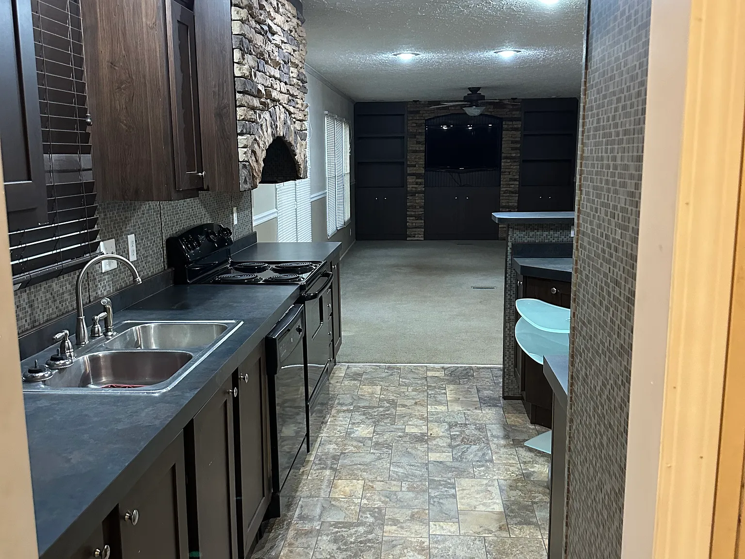 3 bed, 1404 sqft, $1,800 — Photo 3