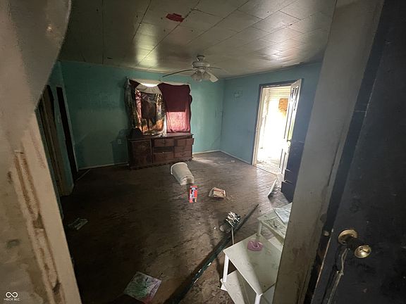 4th image of 304 E 16th St