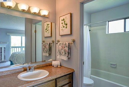 4th image of 311 Vista Heights Rd