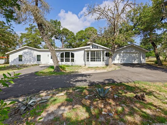 318 BLACKJACK OAK RD, Seguin, TX 78155