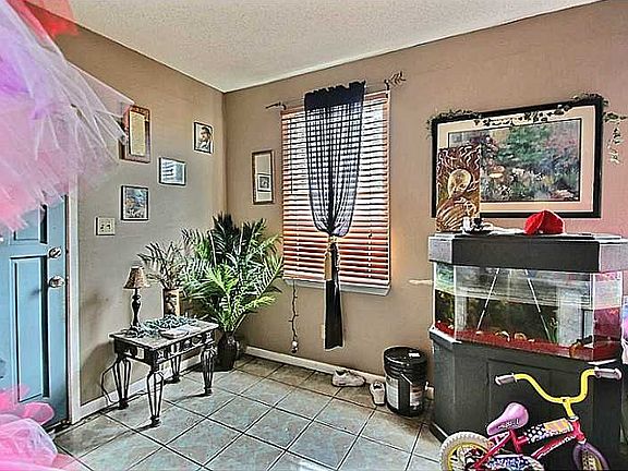 3rd image of 8722 Apricot St
