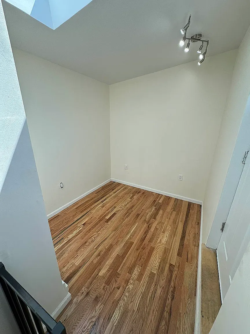 536 East 5th Street — Photo 2