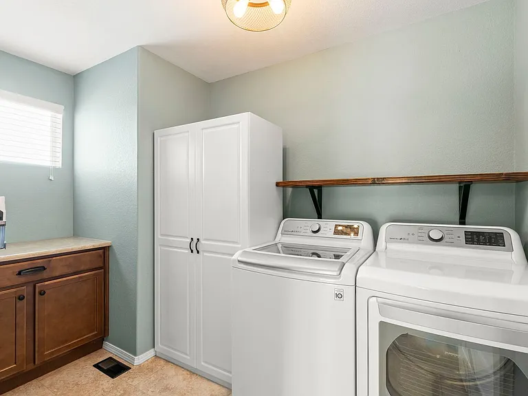 6568 Sawbuck Rd — Photo 32