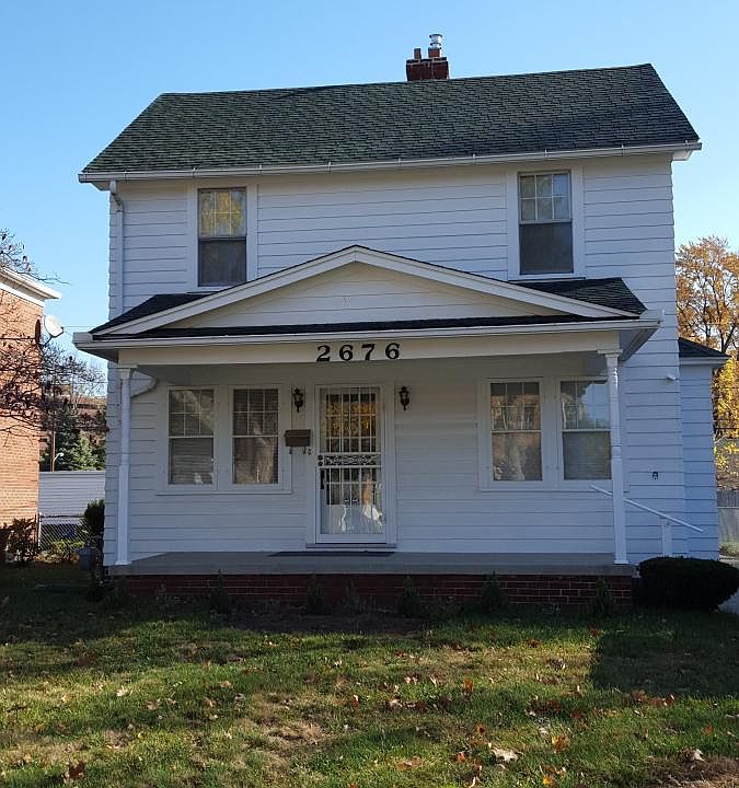 Front Yard (Solar light over steps)