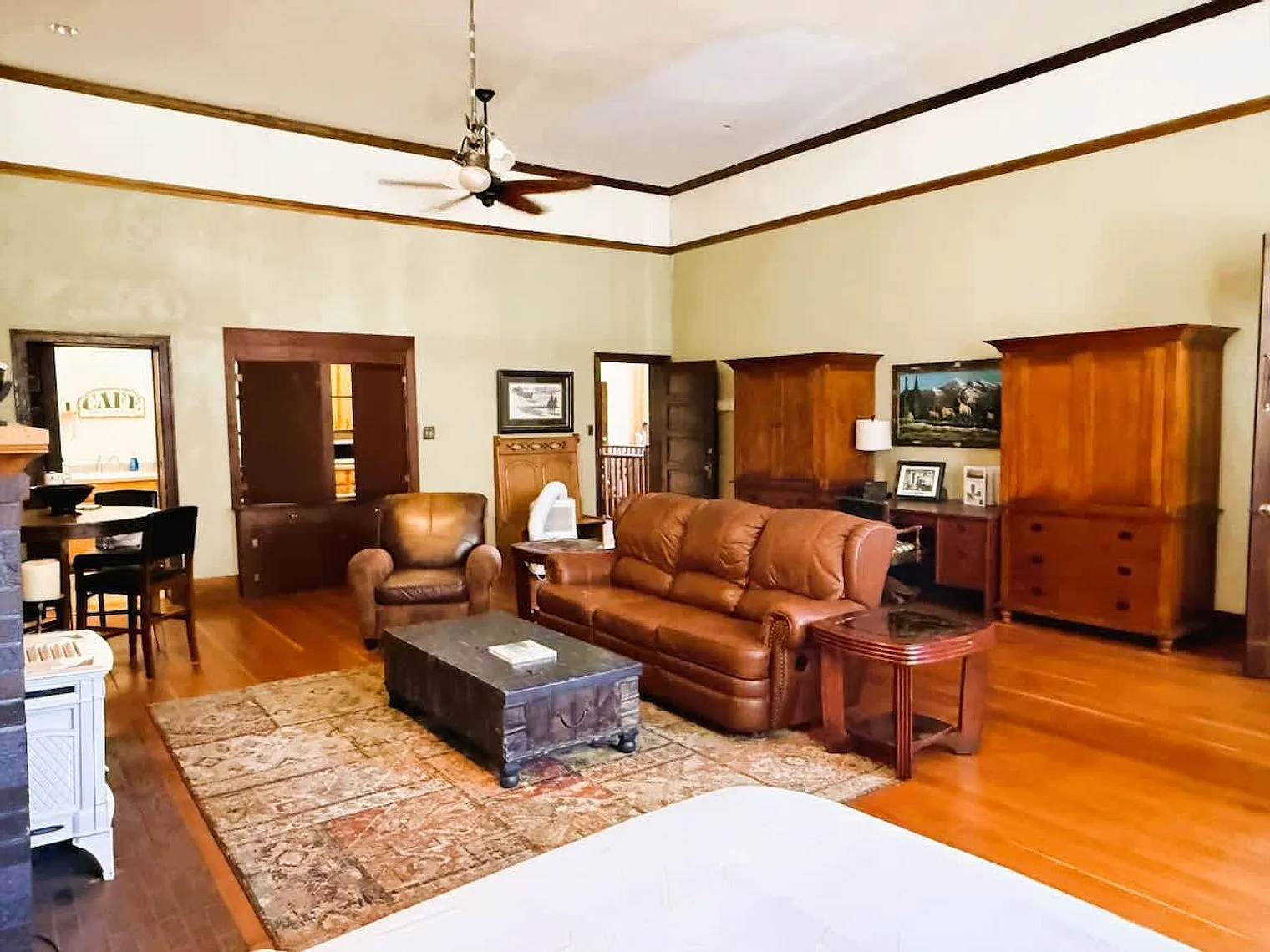1 bed, 1.0 bath, 990 sqft, $3,399 — Photo 1