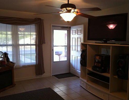 3rd image of 1109 Crescent Dr