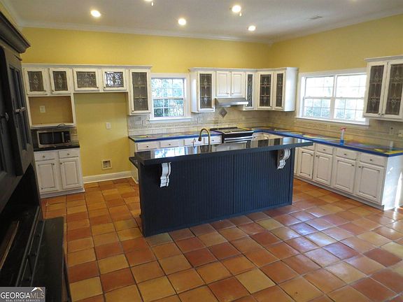 3rd image of 184 Giles Rd