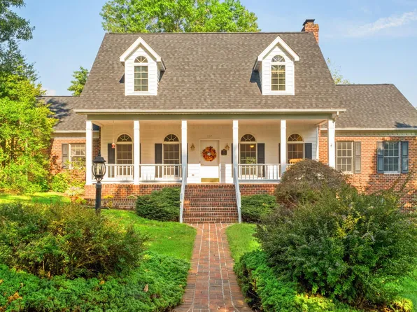 257 Divot Dr, Harrisonburg, VA 22802