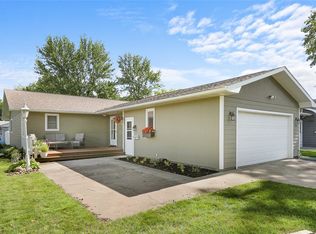 310 Elm St, Pella, IA 50219
