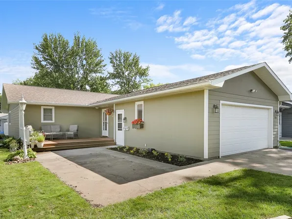 310 Elm St, Pella, IA 50219