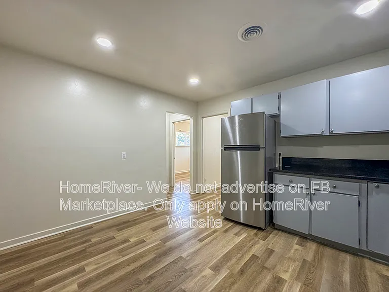 2336 Darwin St — Photo 7