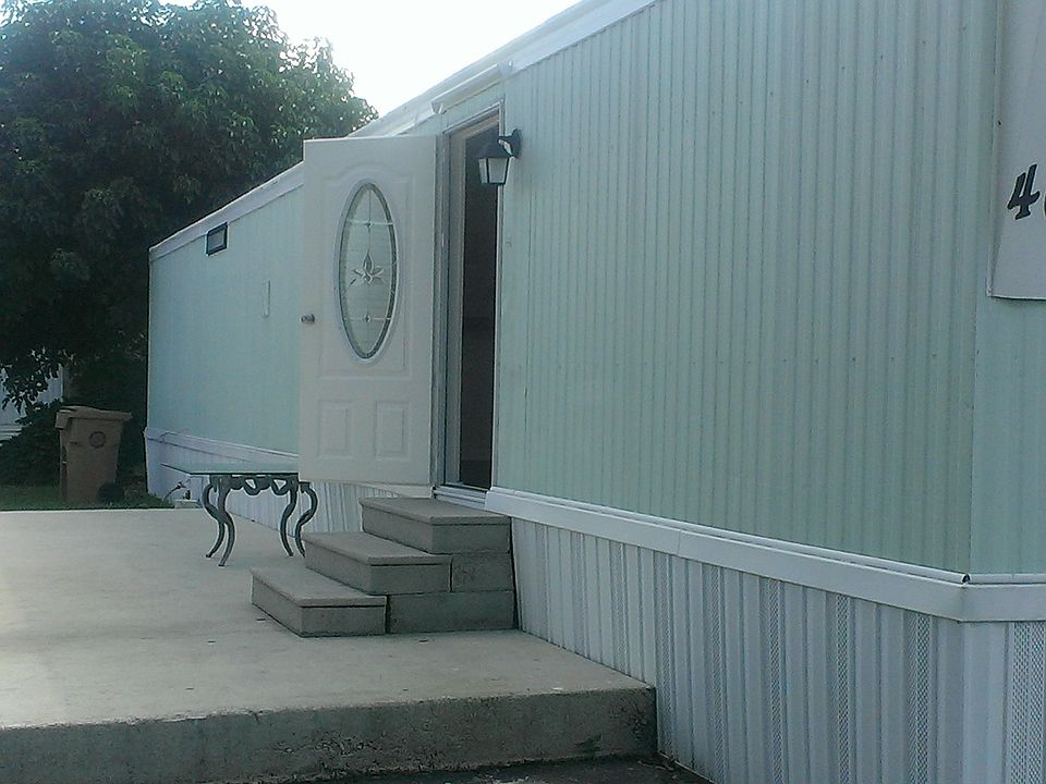 1st image of 460 SW 131st Ave