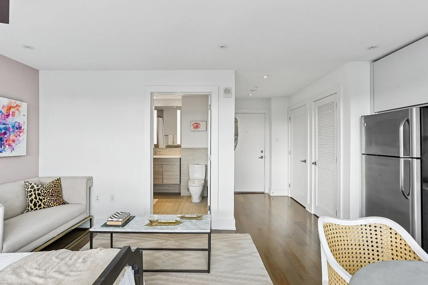 2 bed, 1000 sqft, $2,282 — Photo 2