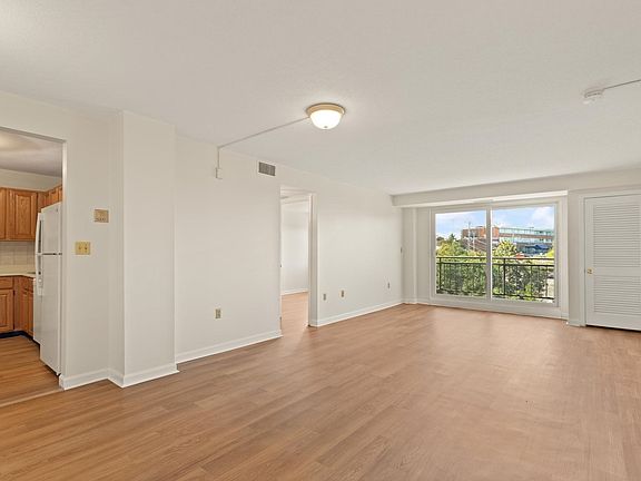 2nd image of 198 Locust St #1-706