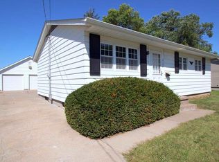 2136 Glenn Ct, Bettendorf, IA