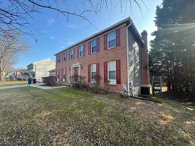 8310 Chestnut Farm Ln — Photo 3