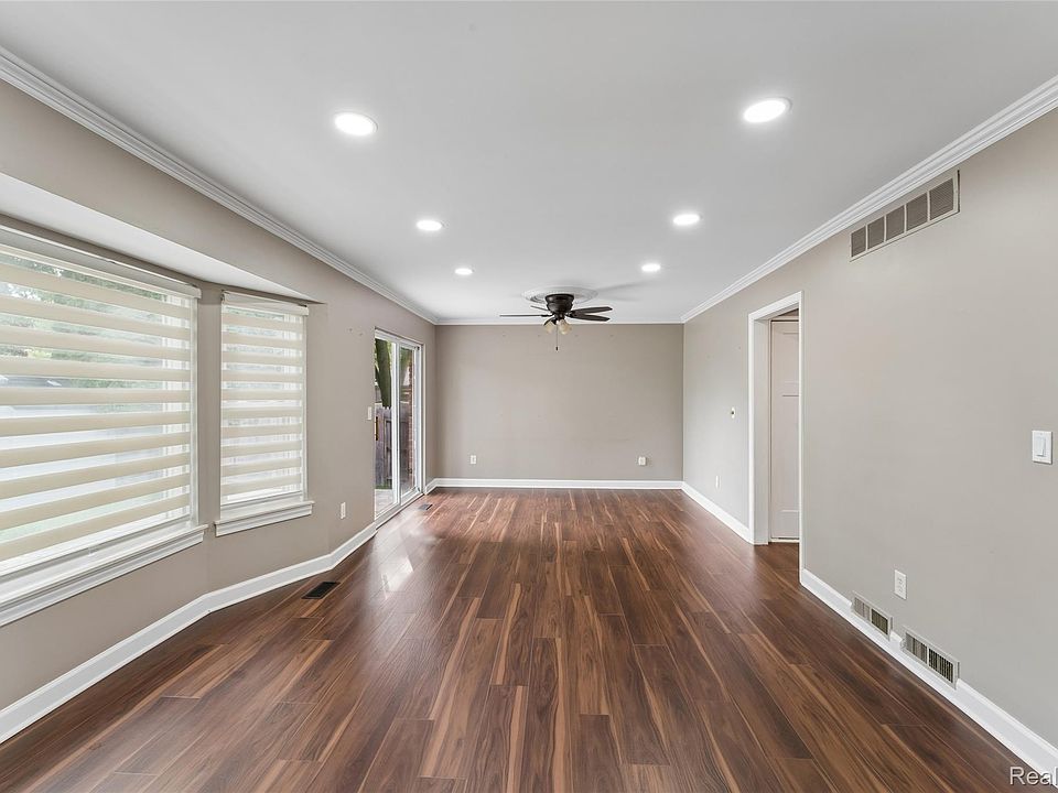 2108 Adrienne Dr, photo 17