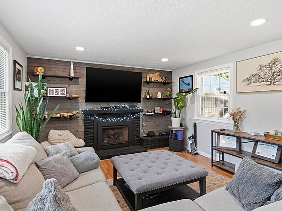 4th image of 62 N Circle Dr