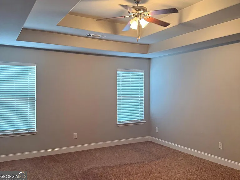 125 Leland Ln — Photo 12