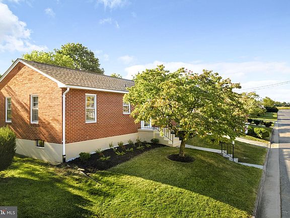 2nd image of 140 Wood Ave #17