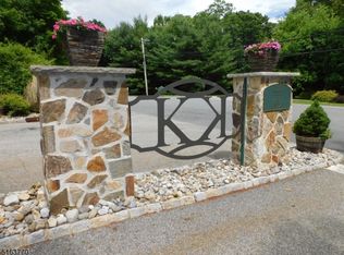 110 S Glen Rd, Kinnelon, NJ 07405