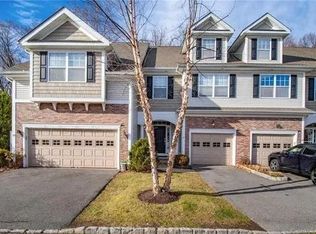 47 Park Place Cir, West Hartford, CT 06110
