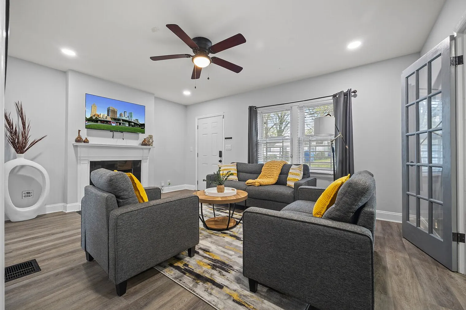 3 bed, 2.0 bath, $4,634 — Photo 1