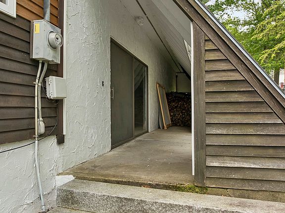 5th image of 40 Paugus Street