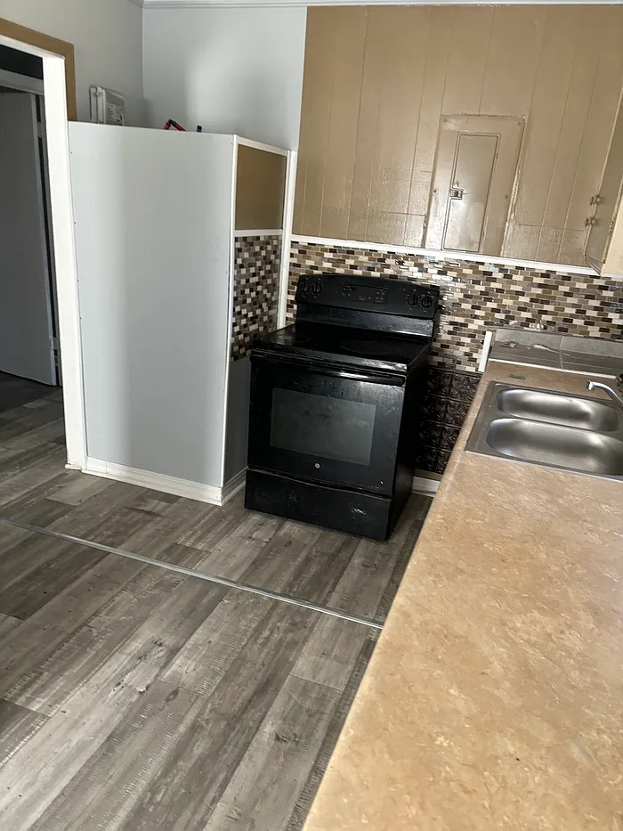 3 bed, 1.0 bath, 962 sqft, $975 — Photo 4