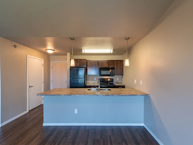 Cottage Grove — Photo 15