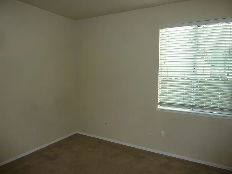 140 Oxburough Dr — Photo 7