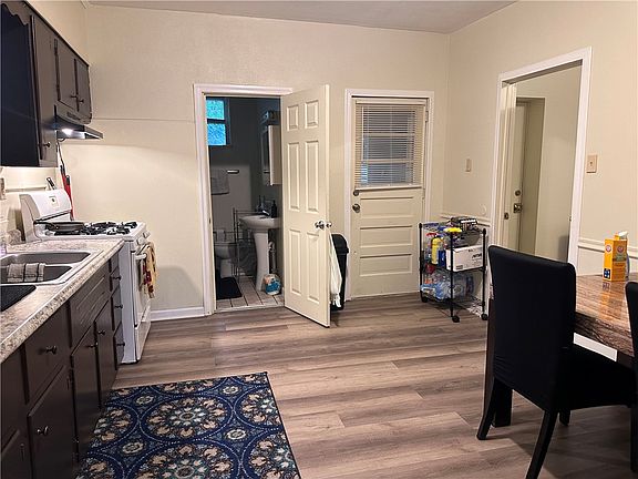 4th image of 1006 Beaver Rd
