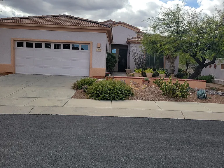 Single family, gated community, no thru access. Very private, one adjacent neighbor. One car garage parking. Walkable neighborhood too!