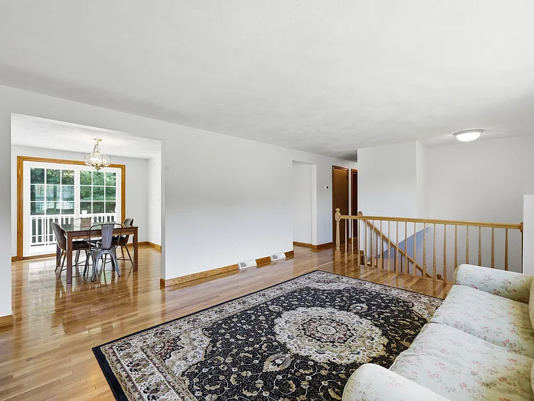 121 Rolling Ridge Ln — Photo 10