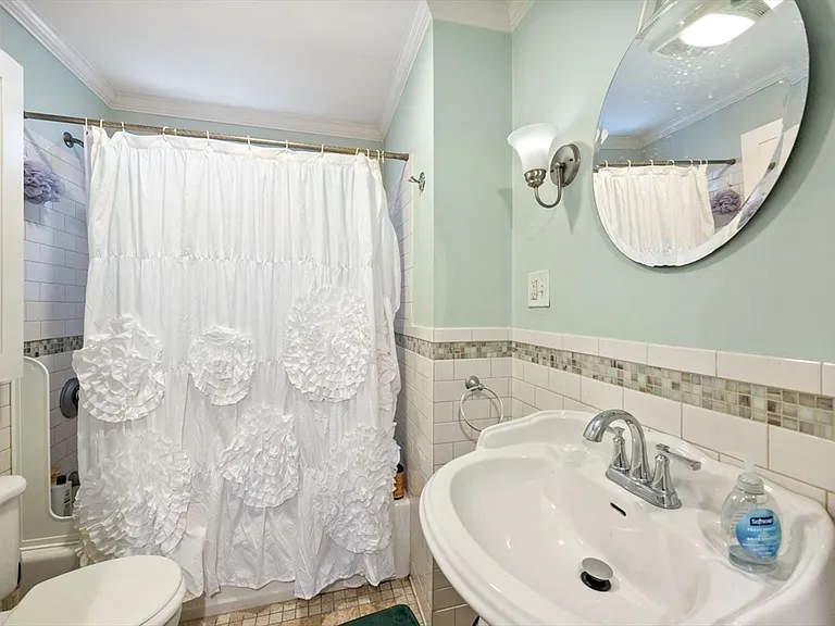 16 Easton St #2 — Photo 3
