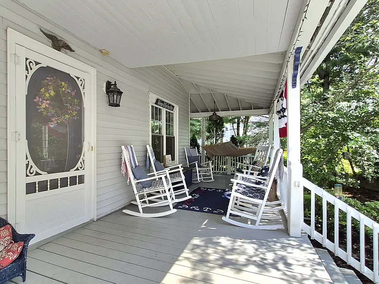 45 Stearns Rd — Photo 3