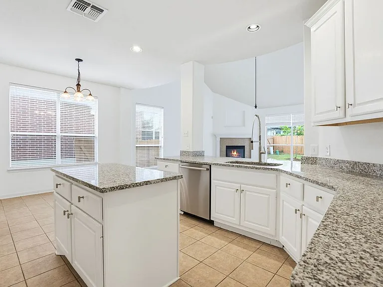 3415 Highline Trl — Photo 3