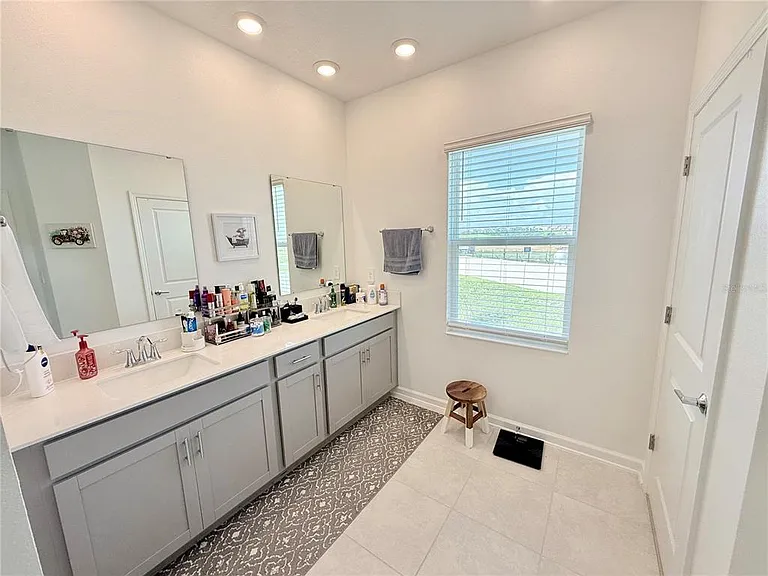 2970 Armstrong Ave — Photo 40