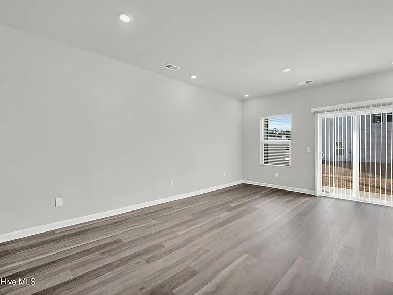 246 Arnette Dr #B — Photo 3