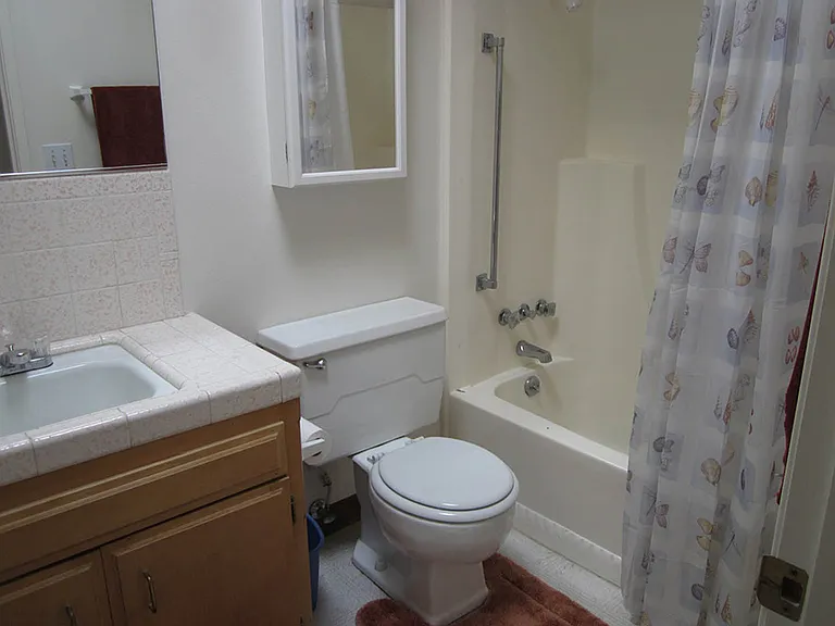 225 Butte Dr #B — Photo 4