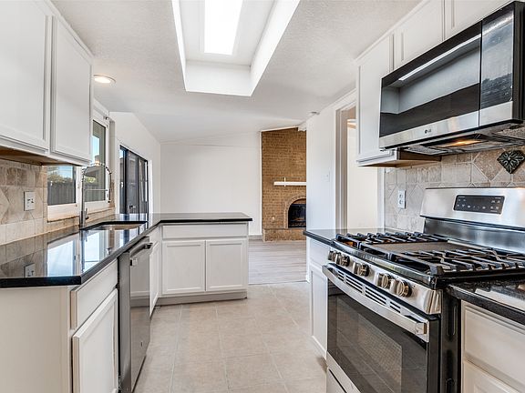 5th image of 2805 Raintree Dr