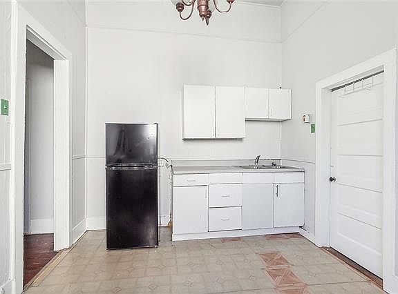 5th image of 2227 Marais St
