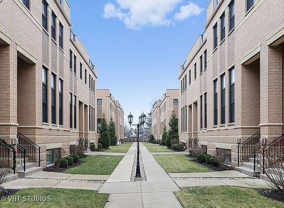 3rd image of 4141 N Narragansett Ave Unit 5