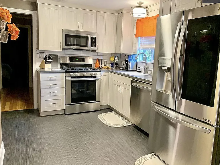 523 N Garfield St — Photo 2