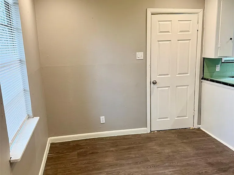 7915 Flintridge Dr — Photo 5