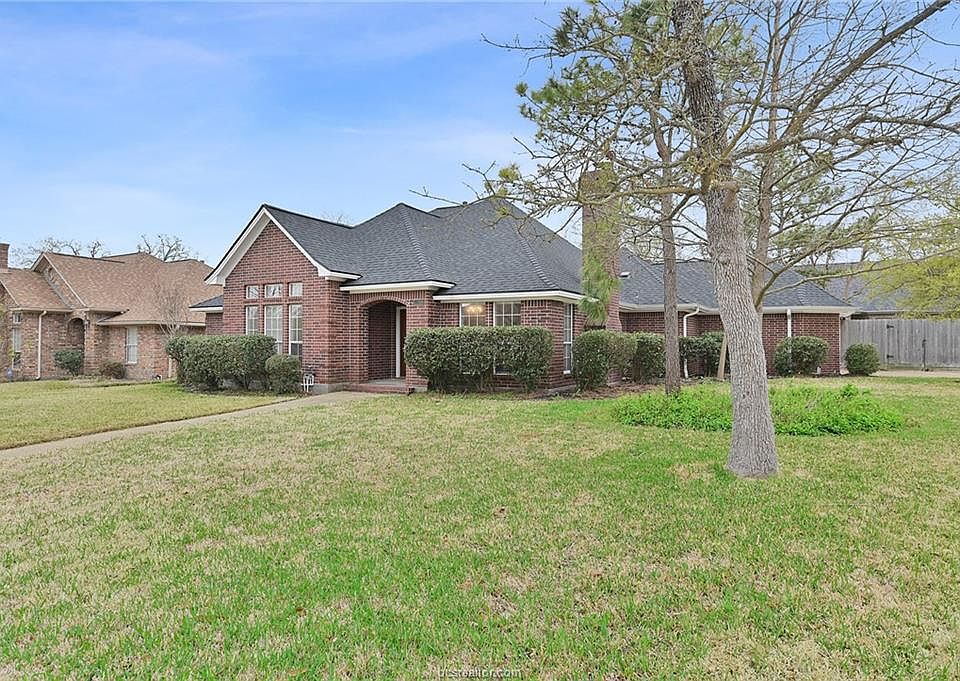 1st image of 1100 Oakhaven Cir